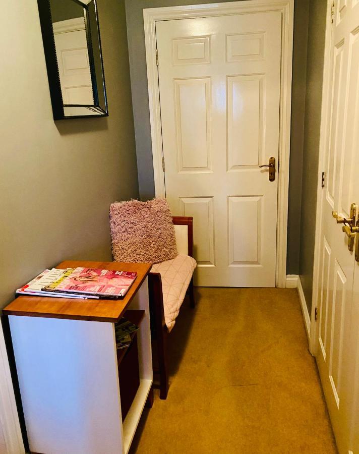 Modern Ground Floor Apartment With Free Parking Very Near Centre Рипън Екстериор снимка